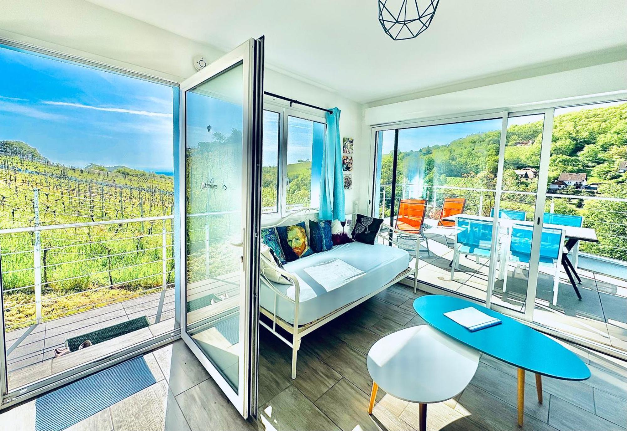 Appartement Domaine BOHN Blue Winehouse à Reichsfeld Extérieur photo