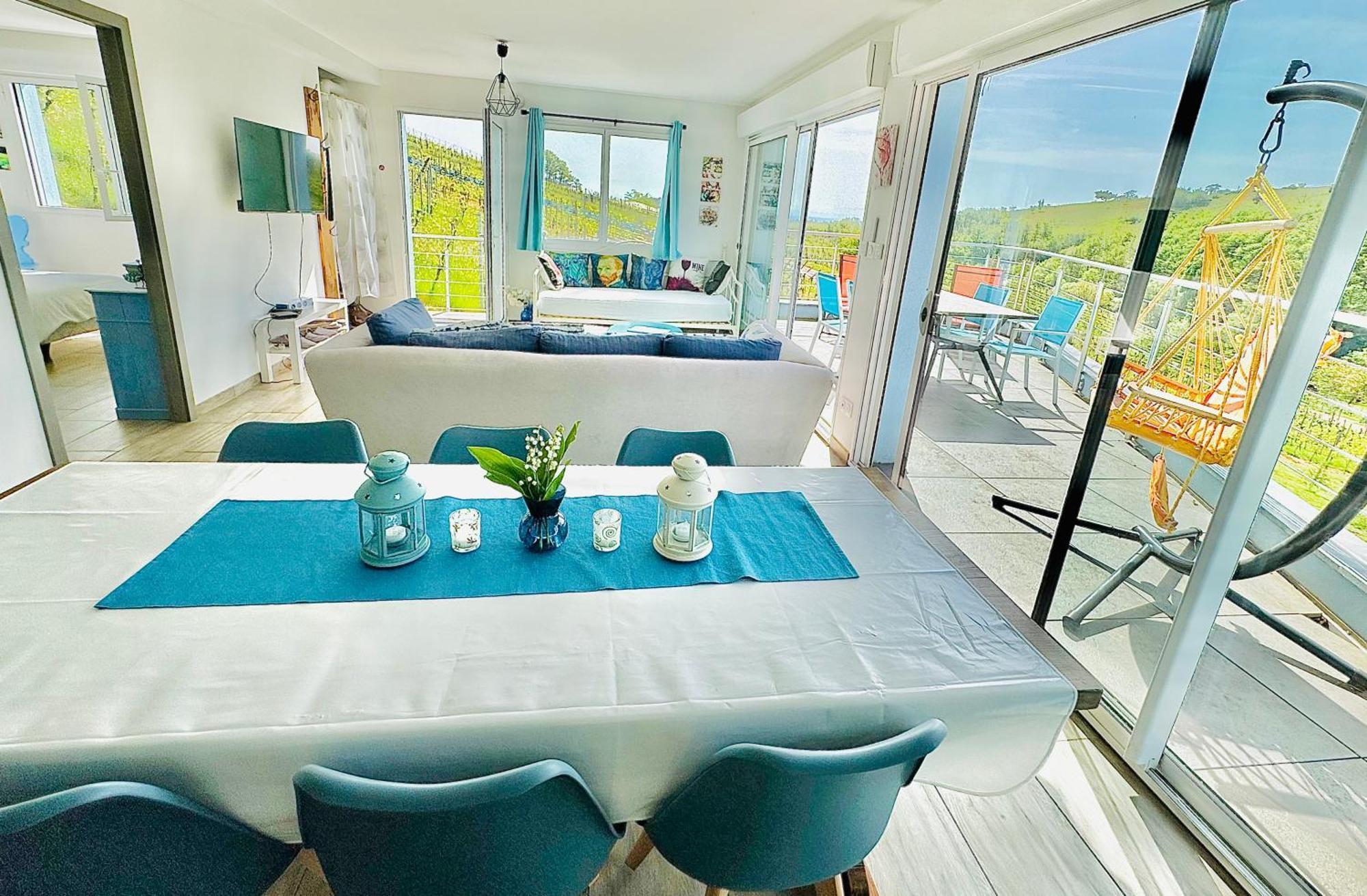 Appartement Domaine BOHN Blue Winehouse à Reichsfeld Extérieur photo